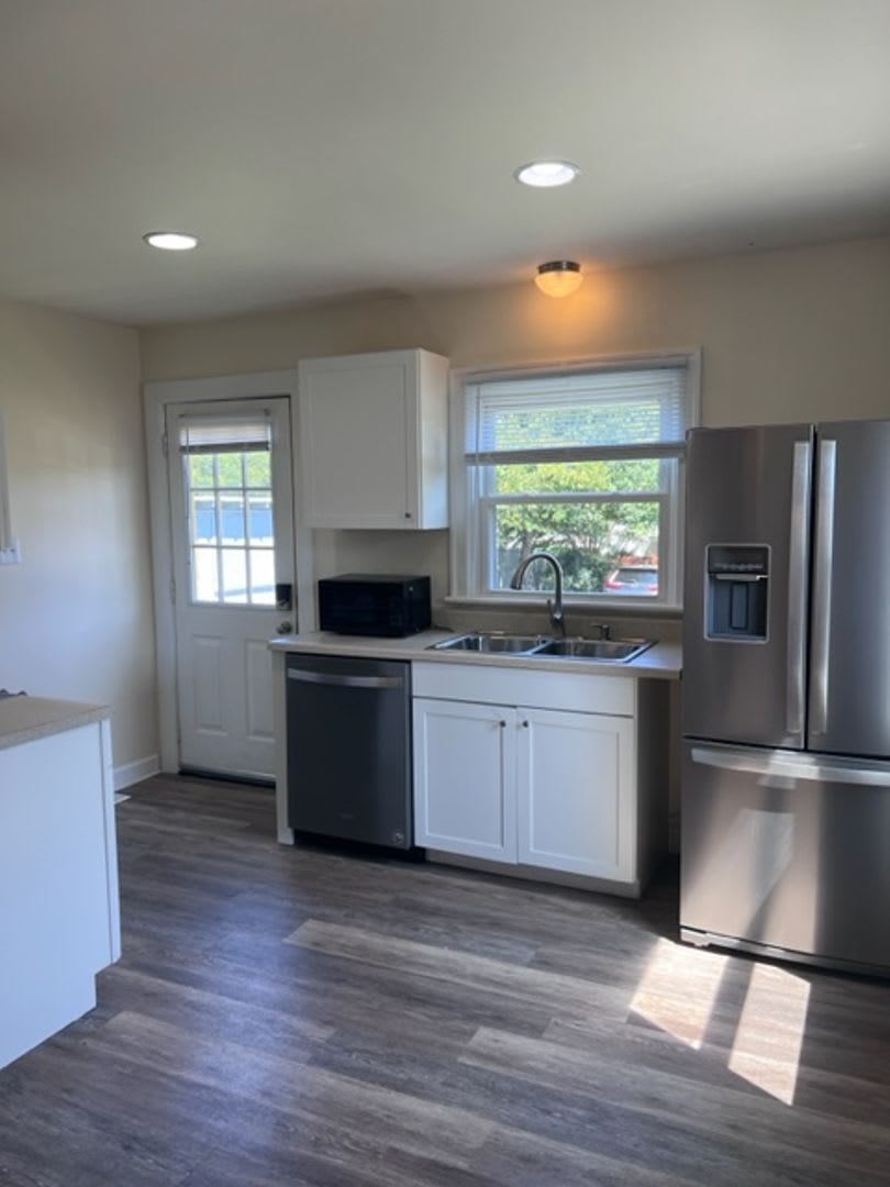 2 BR Belmont Area Cottage Heart of Downtown – photo 2