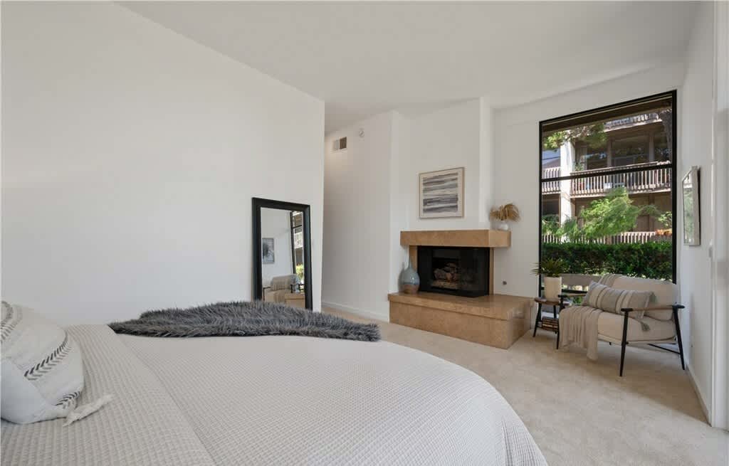 5226 Marina Pacifica Drive South – photo 3