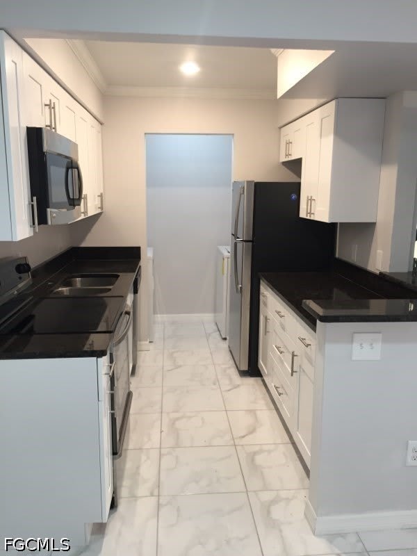 2937 Winkler Avenue – photo 2