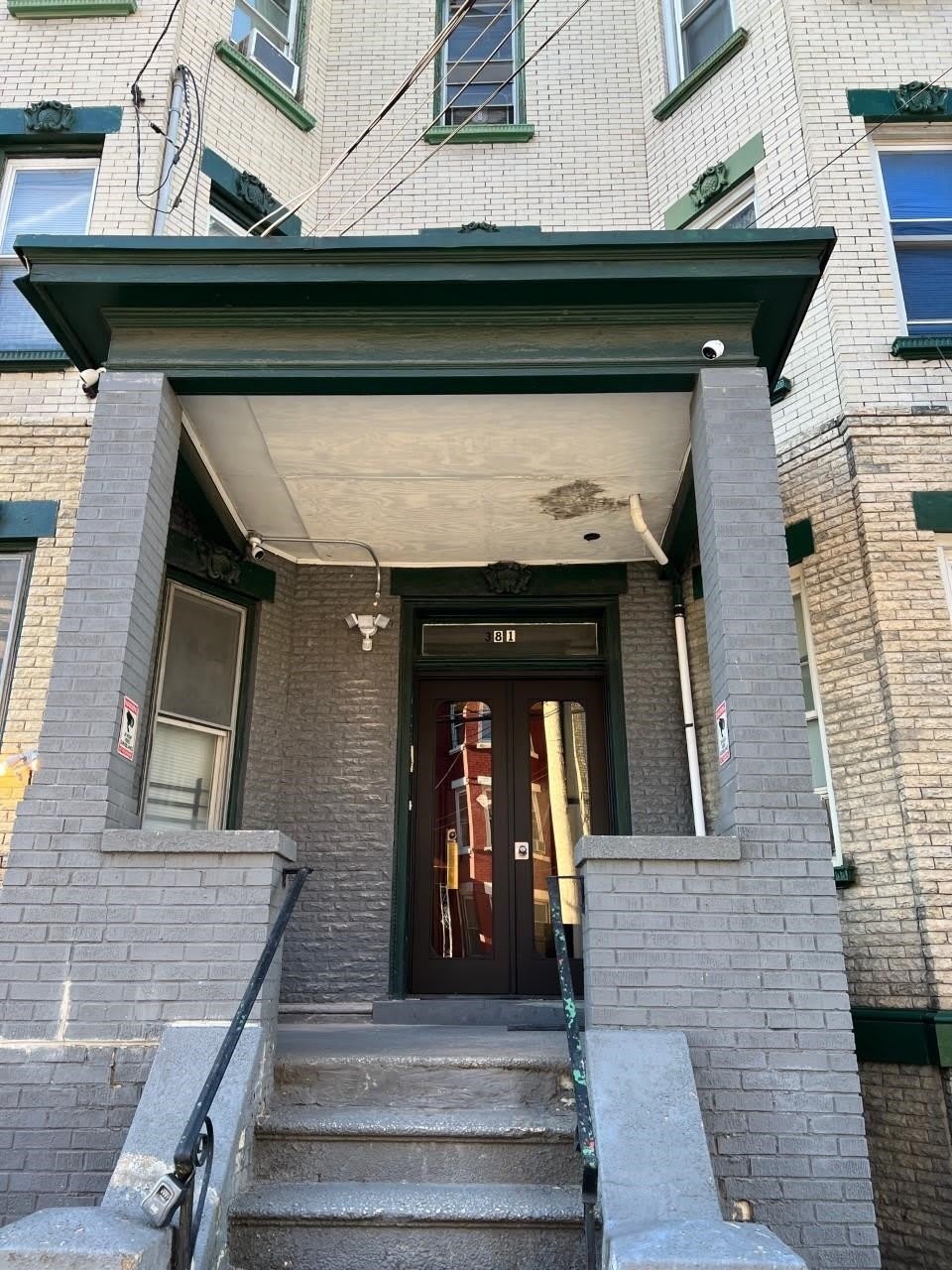 381 BALDWIN AVE – photo 2