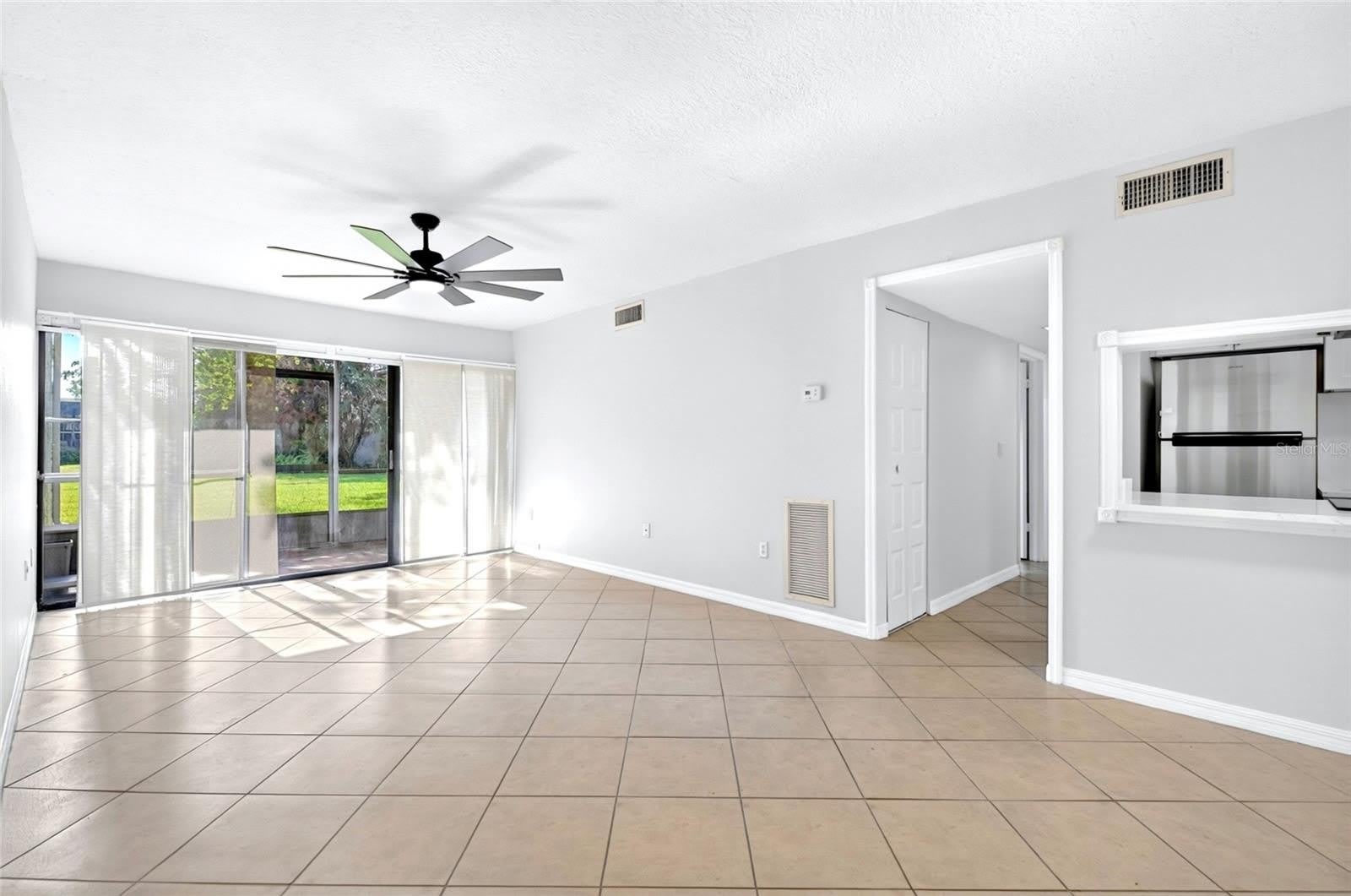 3272 S SEMORAN Boulevard – photo 5