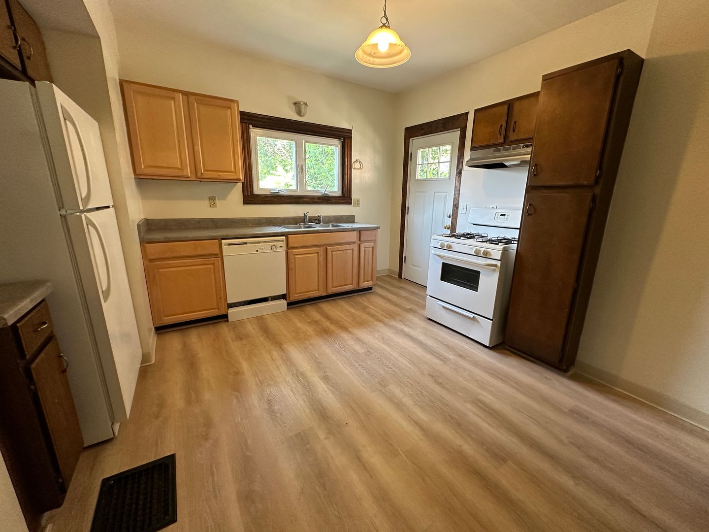 306 Eddy St – photo 2