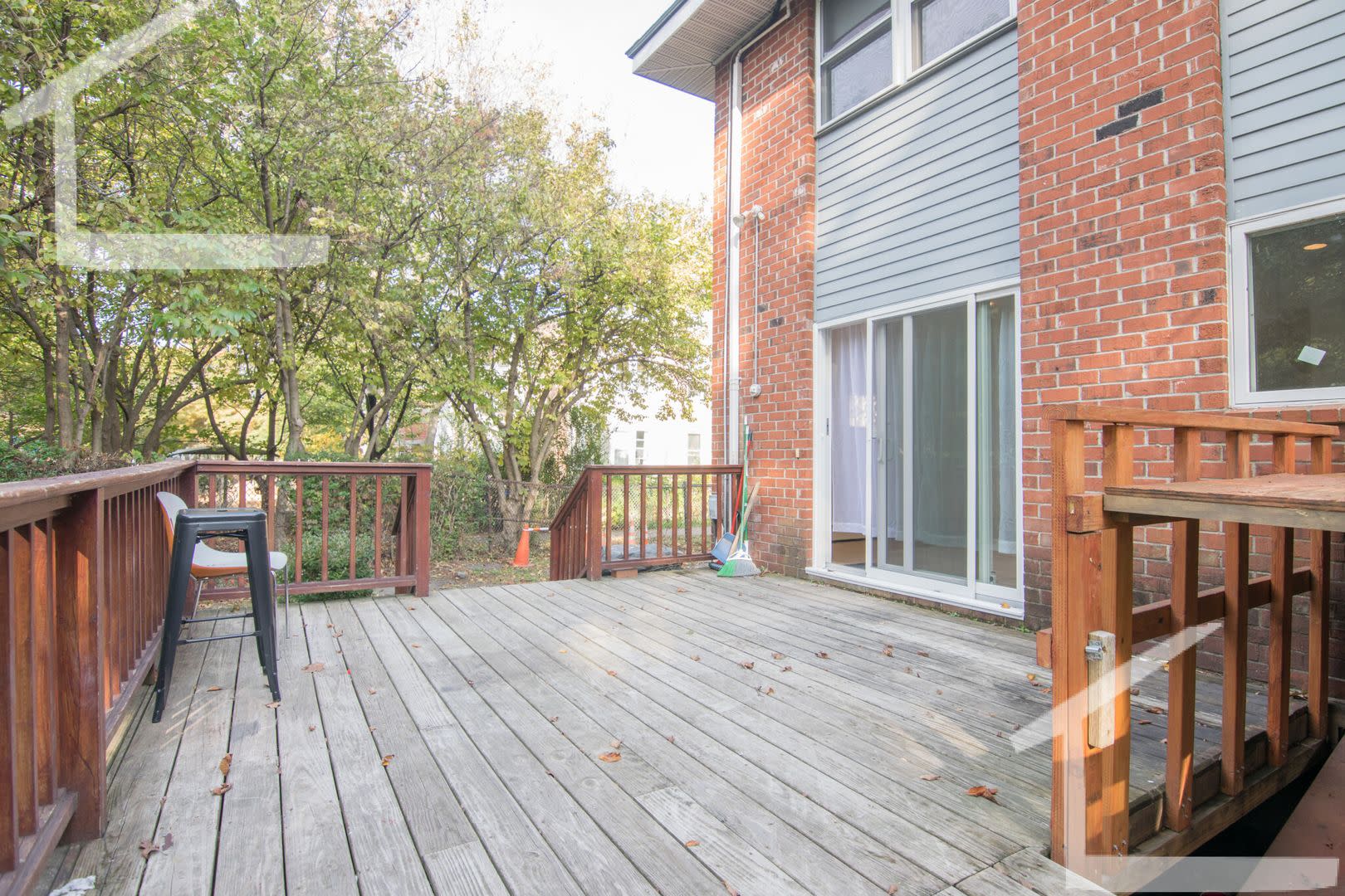 Near Bu Massive Single Family Home Over 3000 Sq Ft And Laundry In Unit – photo 4