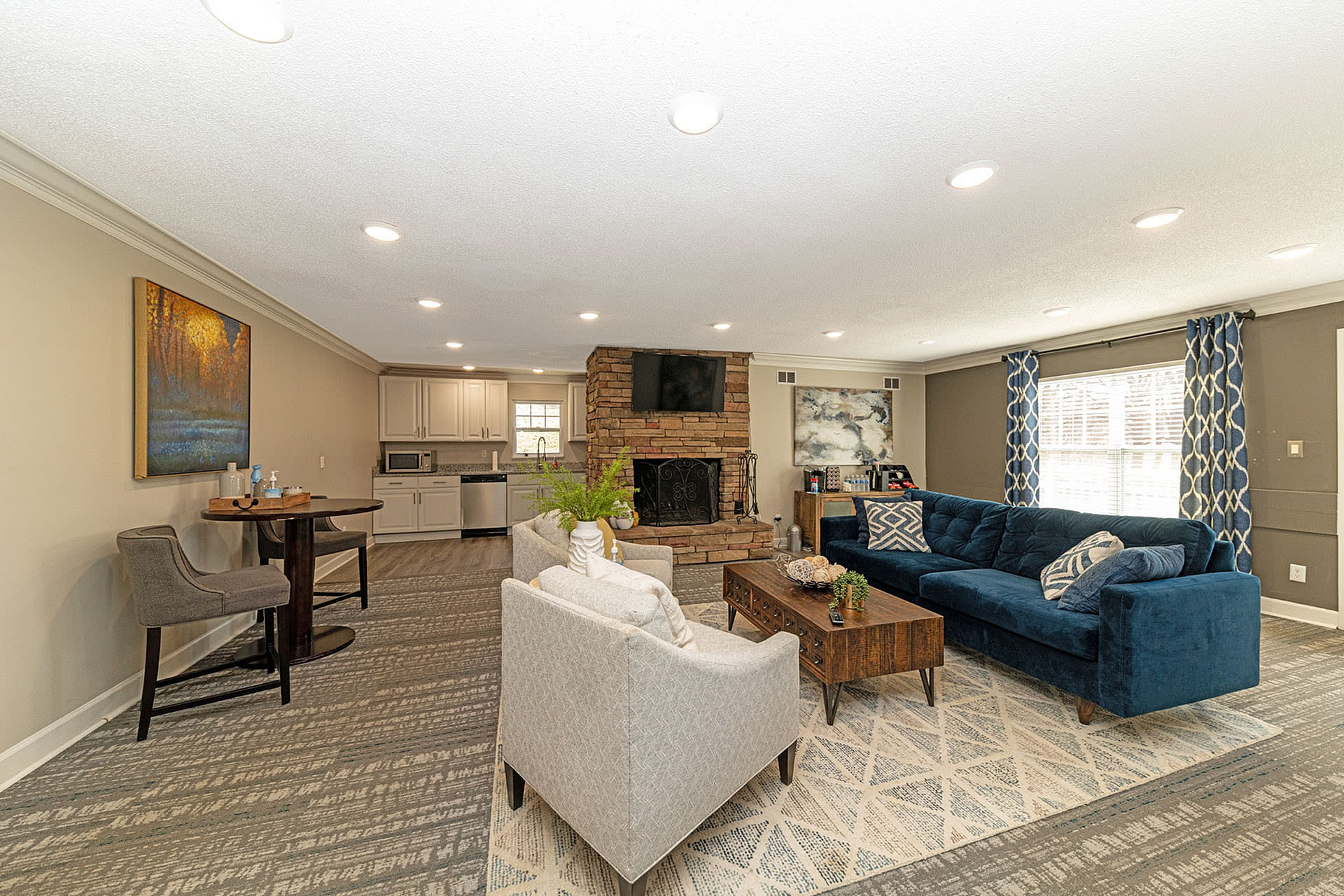 Limited Time Special All Utilities Included First Month Free With A 13 Month Lease – photo 4