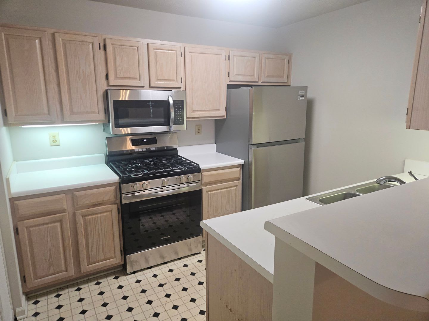 Brookhaven Condo For Lease New Appliances – photo 3