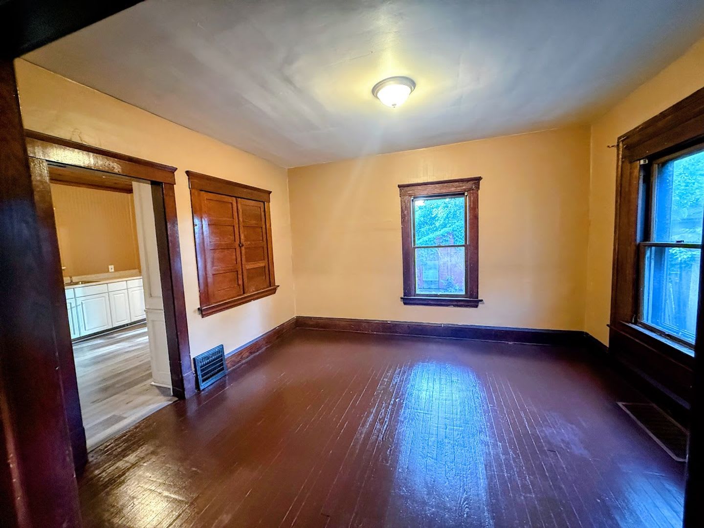 Three bedroom one bathroom single family home for rent – photo 5