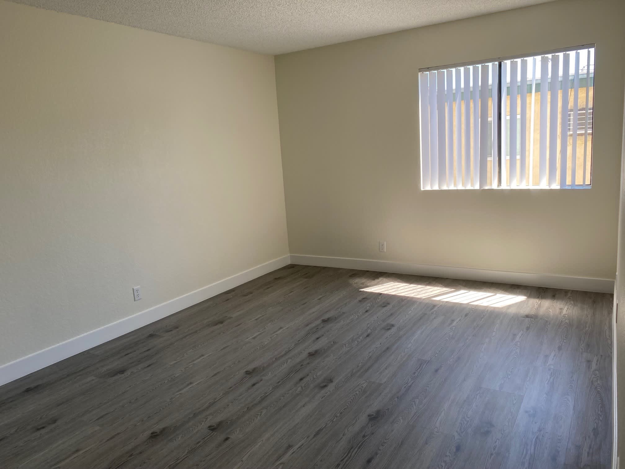 7636 Fulton Ave – photo 2