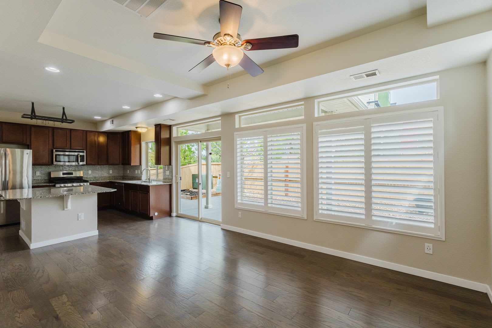 Immaculate 5Bedroom Like New In The Meadows – photo 3