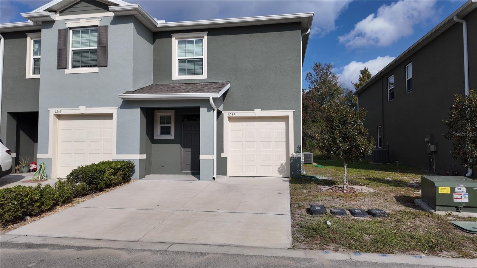 1241 YELLOW FINCH Drive – photo 2
