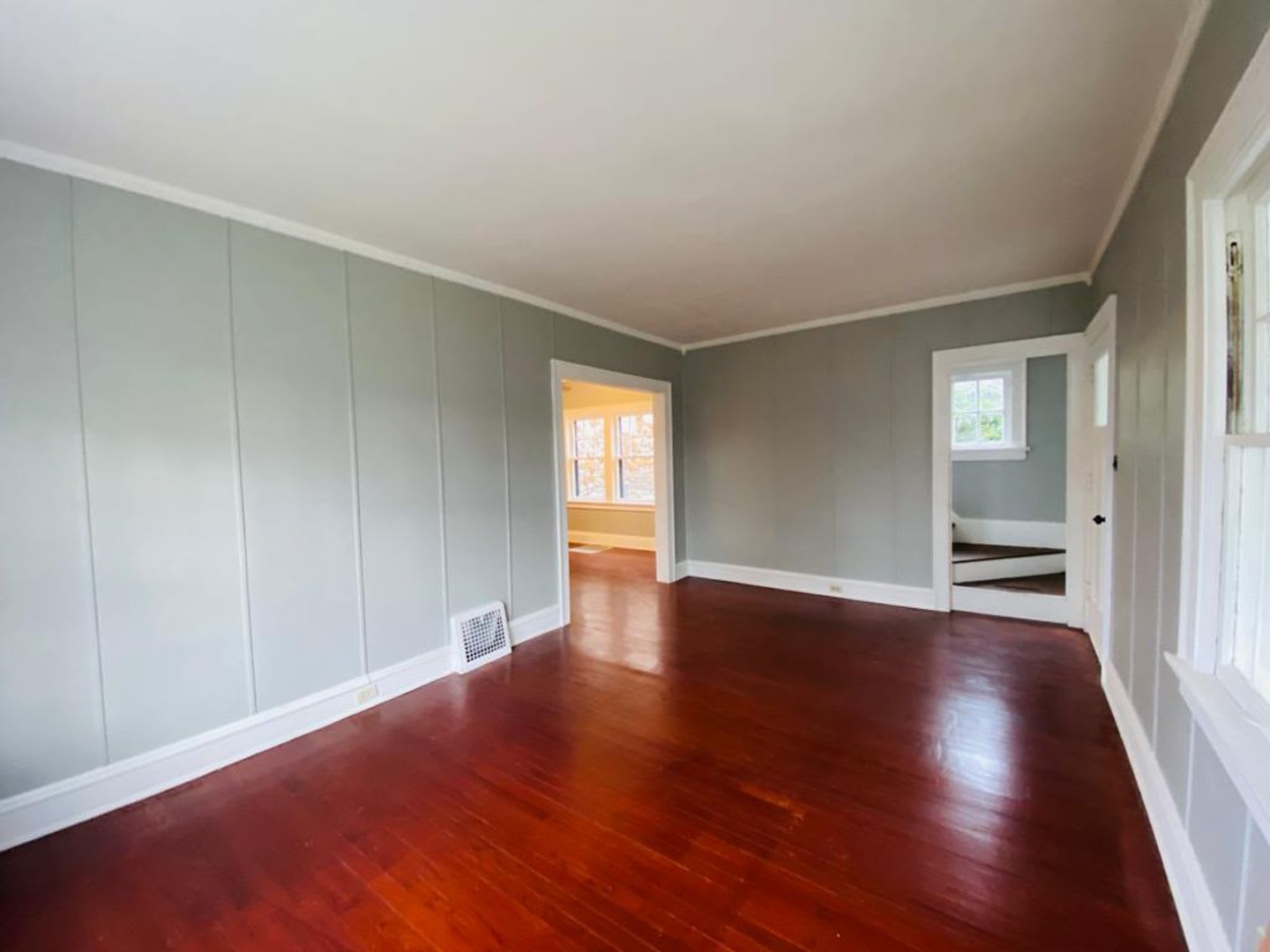 Spacious 3-Bedroom Mentor Home with Hardwood Floors and Garage – photo 4
