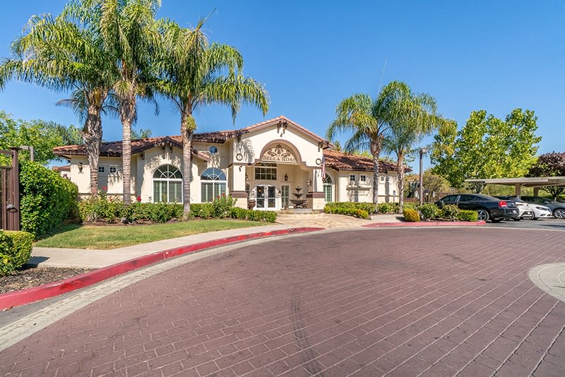 2912 Honeynut St – photo 5