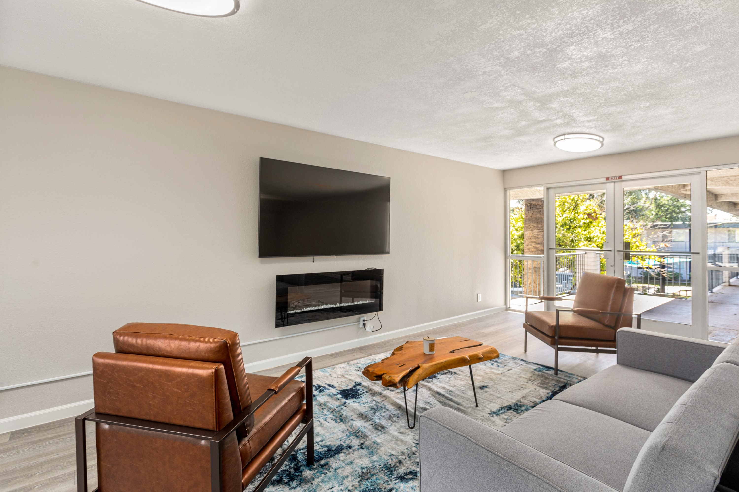 138 West 1st Street – photo 1