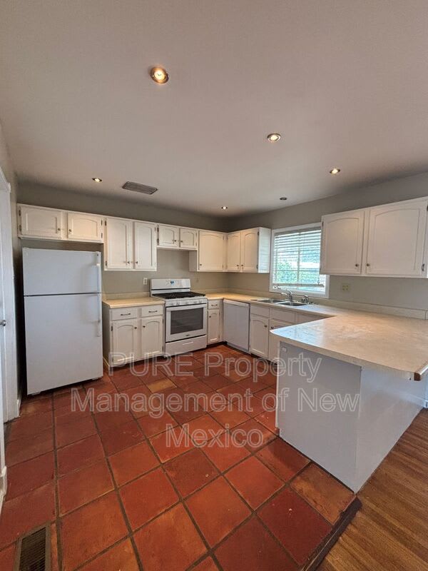 1601 Chaco Avenue – photo 4