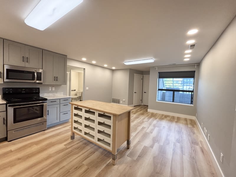 1583 East Stratford Avenue – photo 1