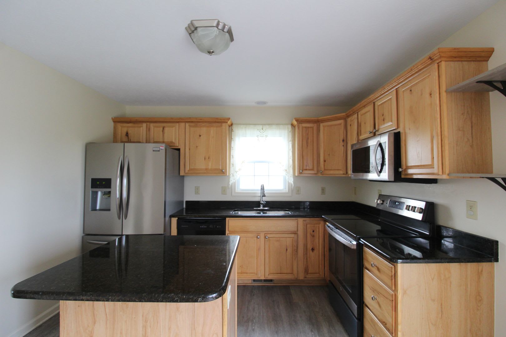 Available now! Home near downtown – photo 3