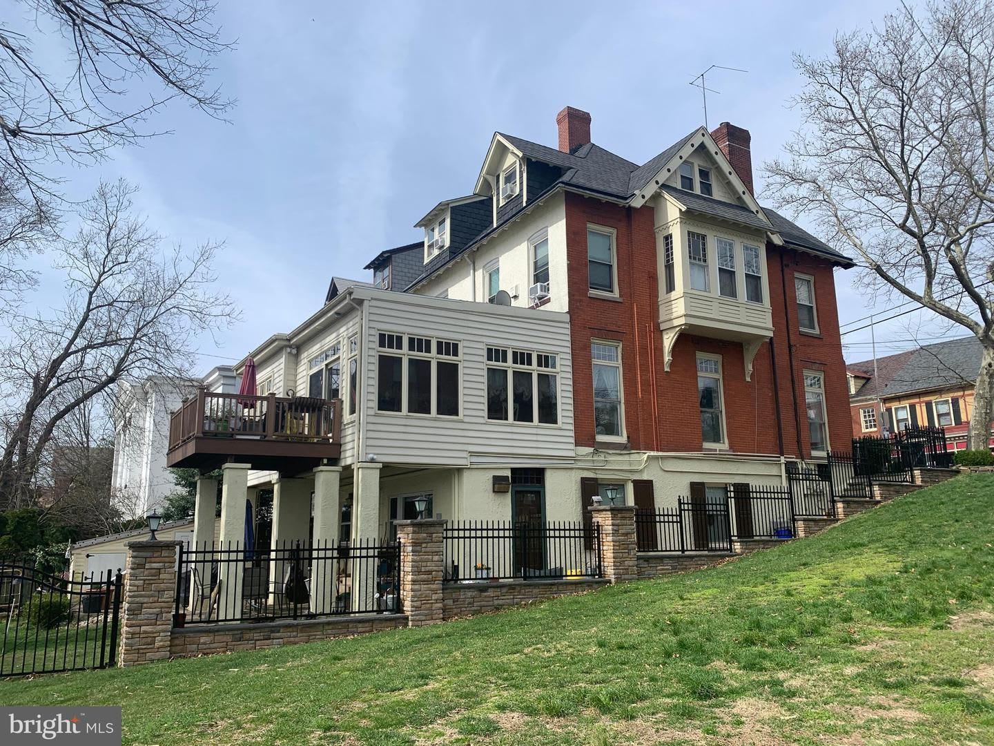 256 Radcliffe St – photo 1