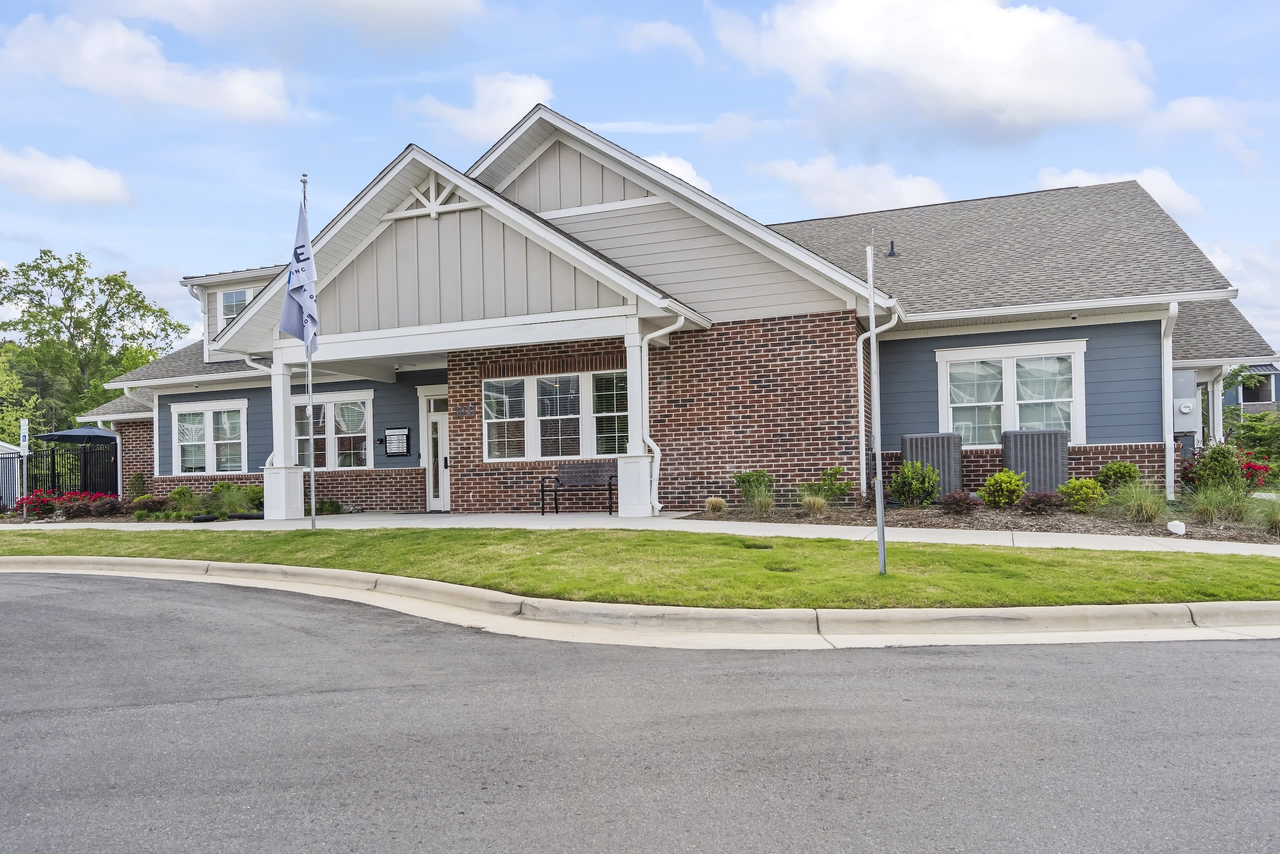 Spire Apartments – photo 2