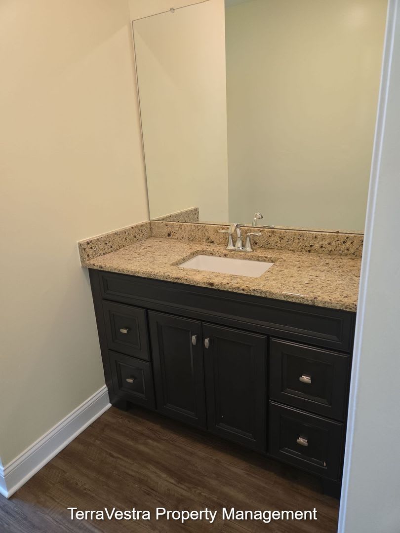 Now Showing for 2026-2027 school year 6/1 move in 10 Bedroom 4.5 Bath College rental – photo 4
