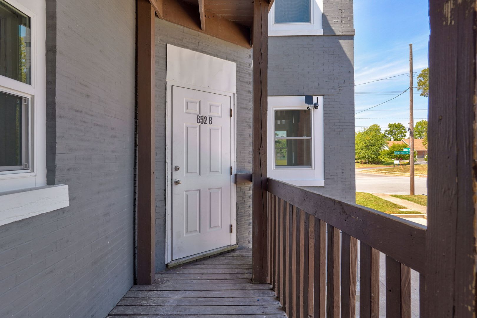 UTILITIES INCLUDED! Spacious 2-Bedroom, 1-Bathroom Home AVAILABLE NOW!! – photo 3