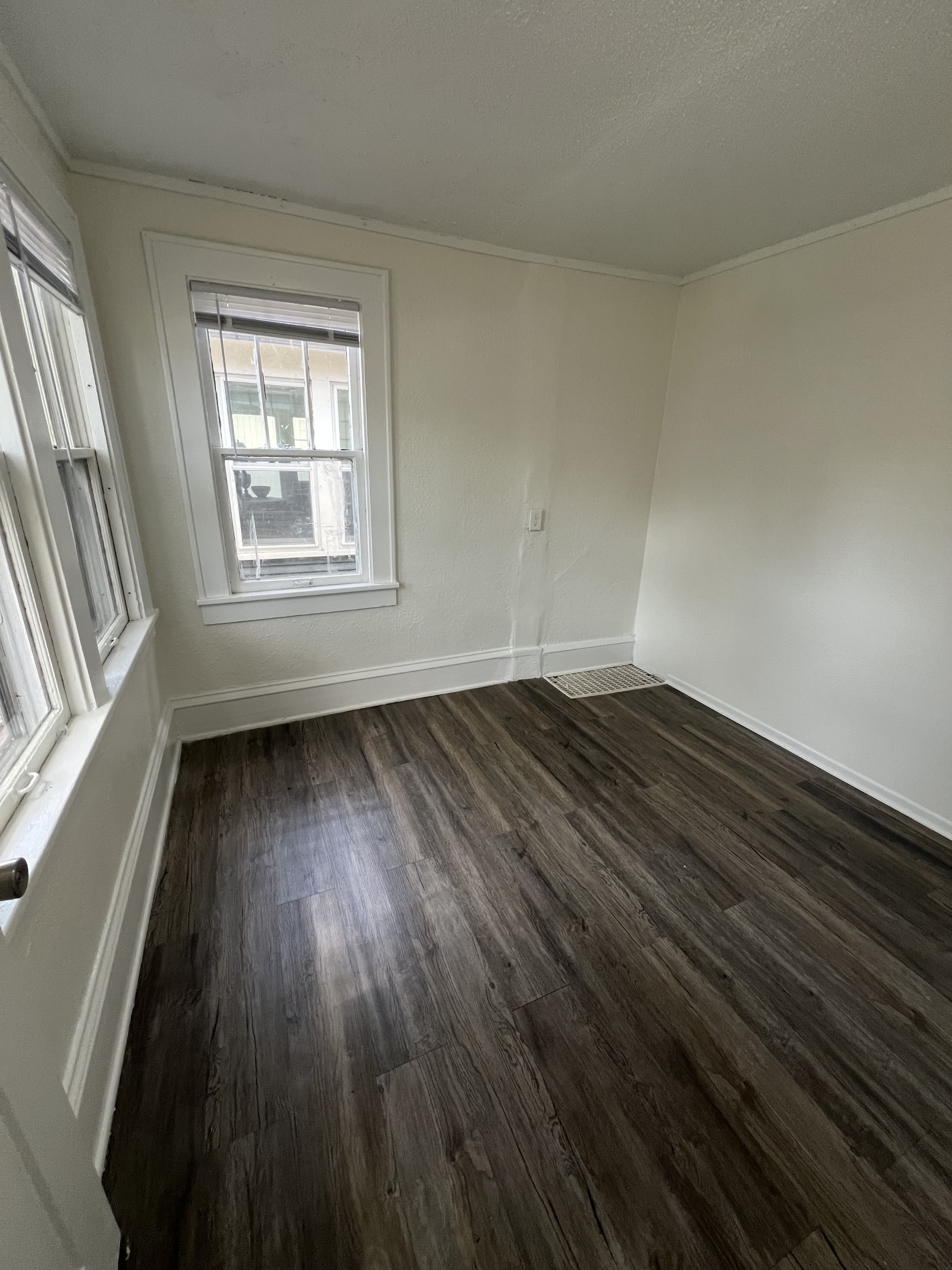 571 Charles Ave – photo 5