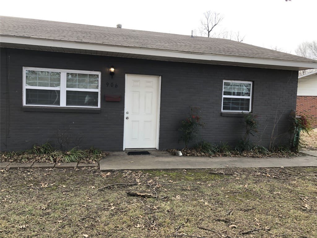 908 Young Street – photo 1
