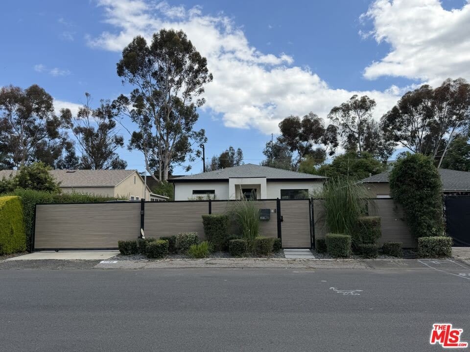 15122 Morrison St – photo 5