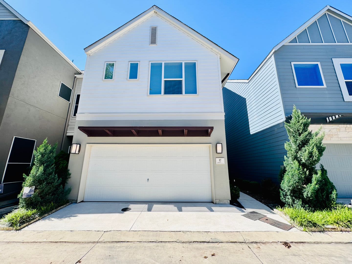 Stunning 3-Story Home in Gated Community Near the Medical Center! – photo 2