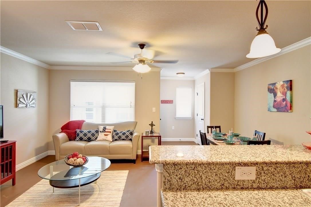 701 S Lillian Street – photo 4