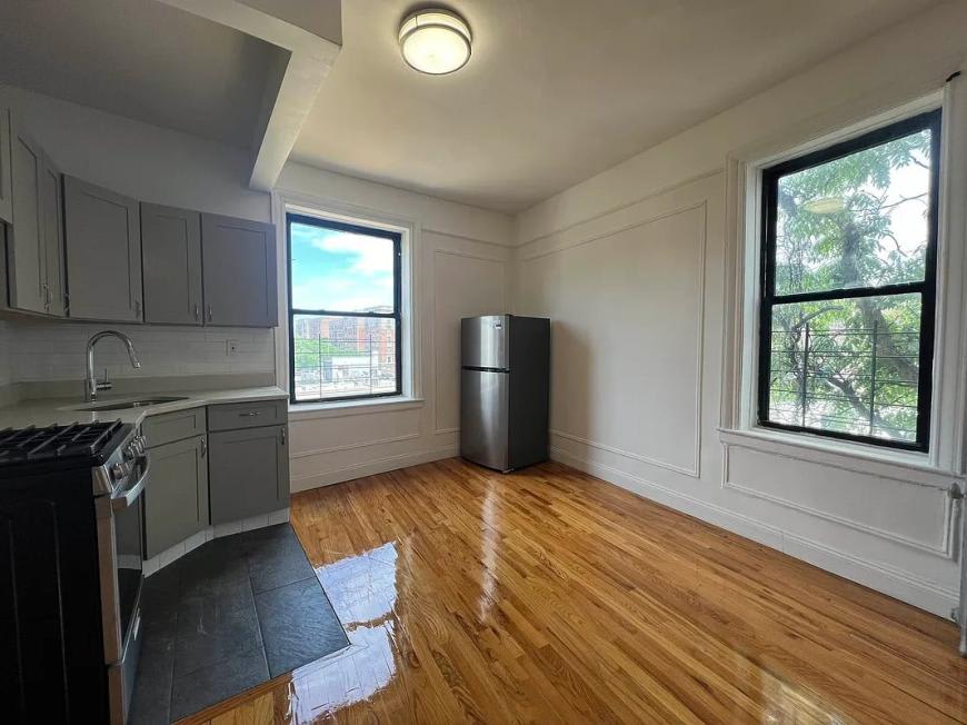 2080 Grand Concourse – photo 2