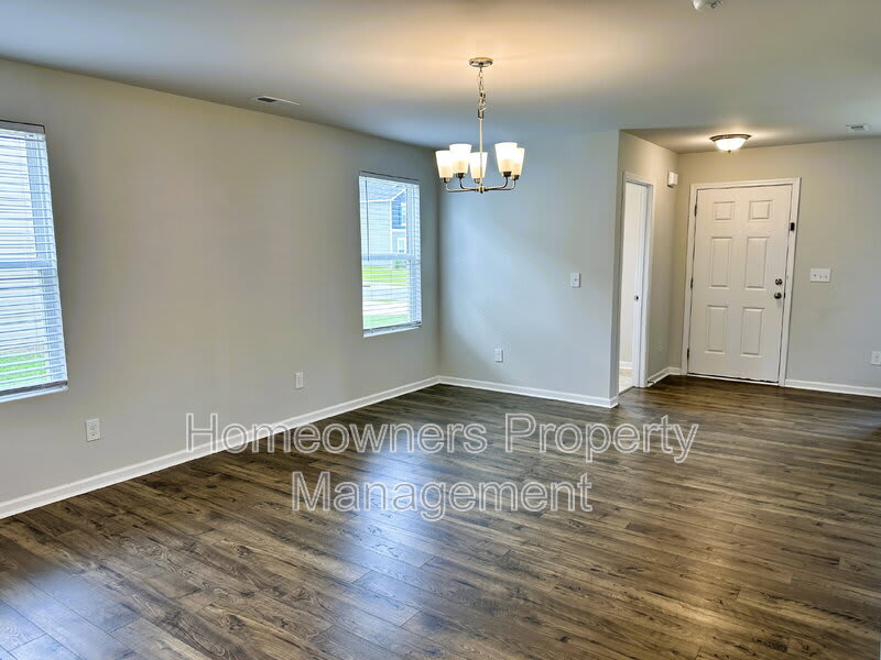 240 Melbourne Drive – photo 3