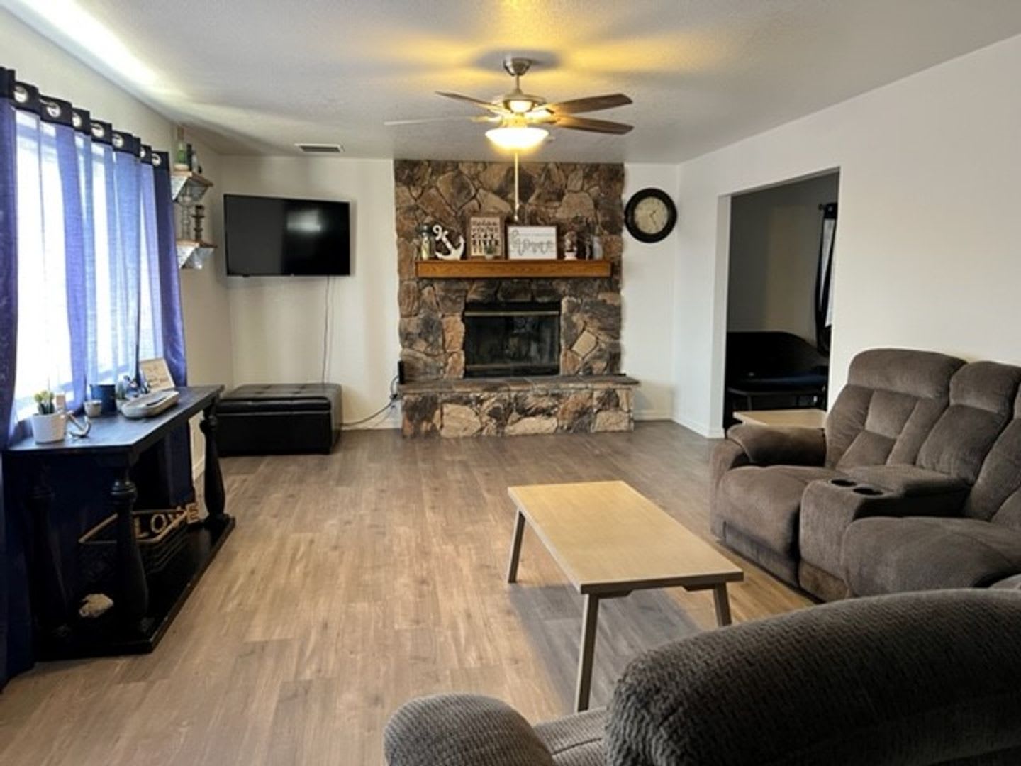 Furnished 3 BR 2ba Hse w/ utilities Target Center/Golf/Hwy 95 – photo 4