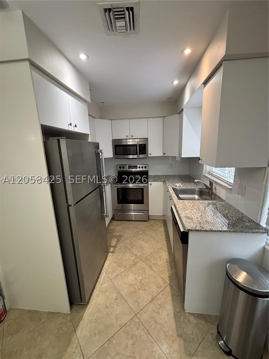 1061 NE 34th – photo 5