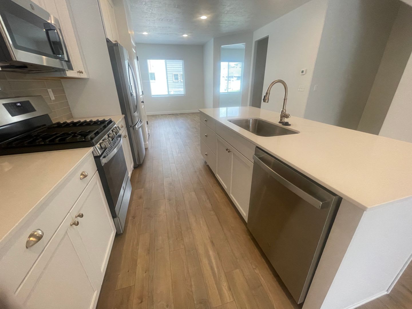 Beautiful New Townhome for Rent in Bluffdale! – photo 3
