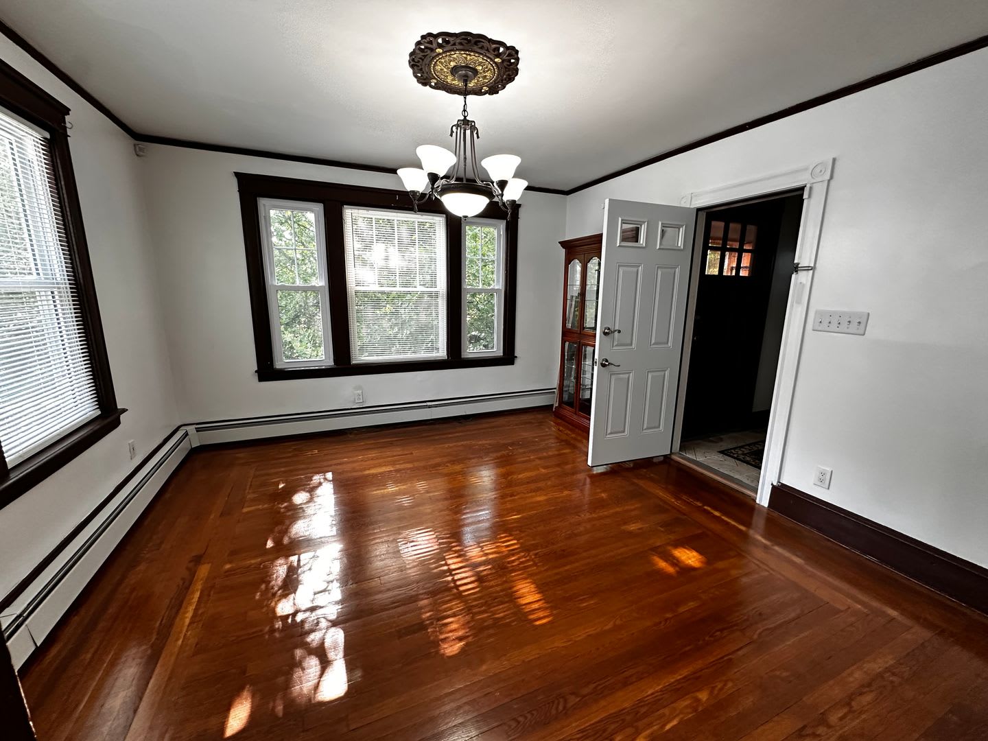 Beautiful two family home in Elmhurst – photo 5