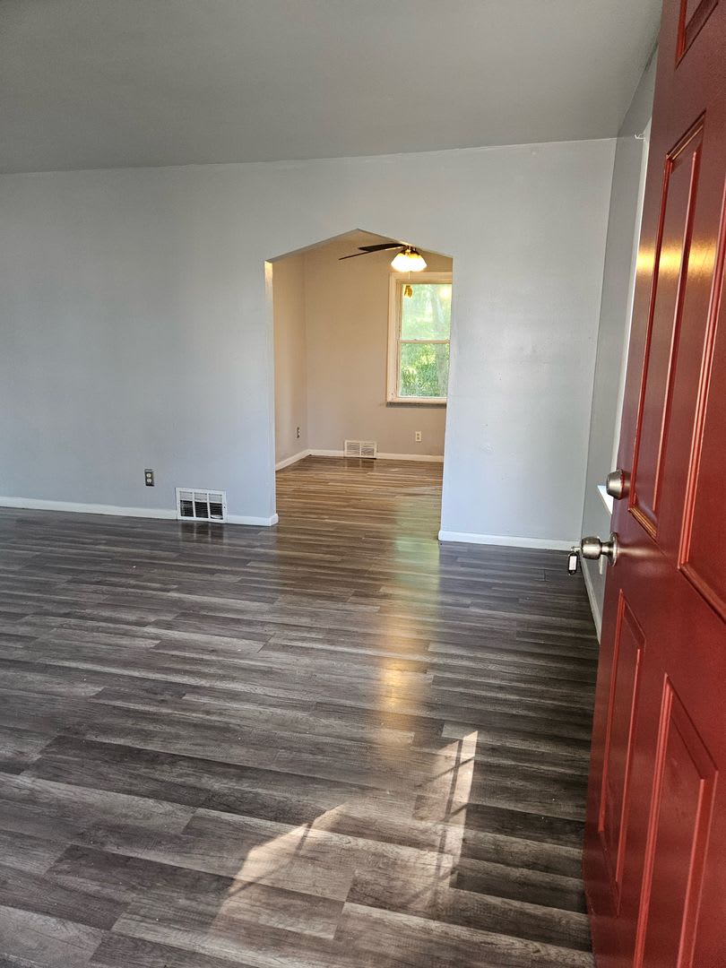 2 bed/ 1 bath Duplex – photo 2