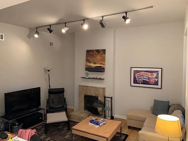 918 West Fullerton Ave. – photo 4
