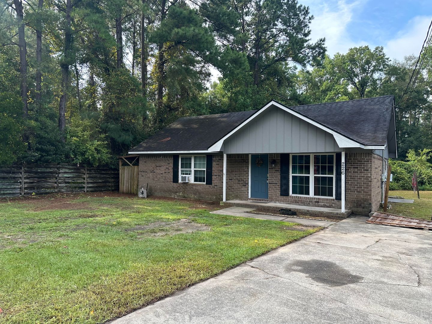 3-bedroom/2 bath single-story home on a spacious corner lot! – photo 2