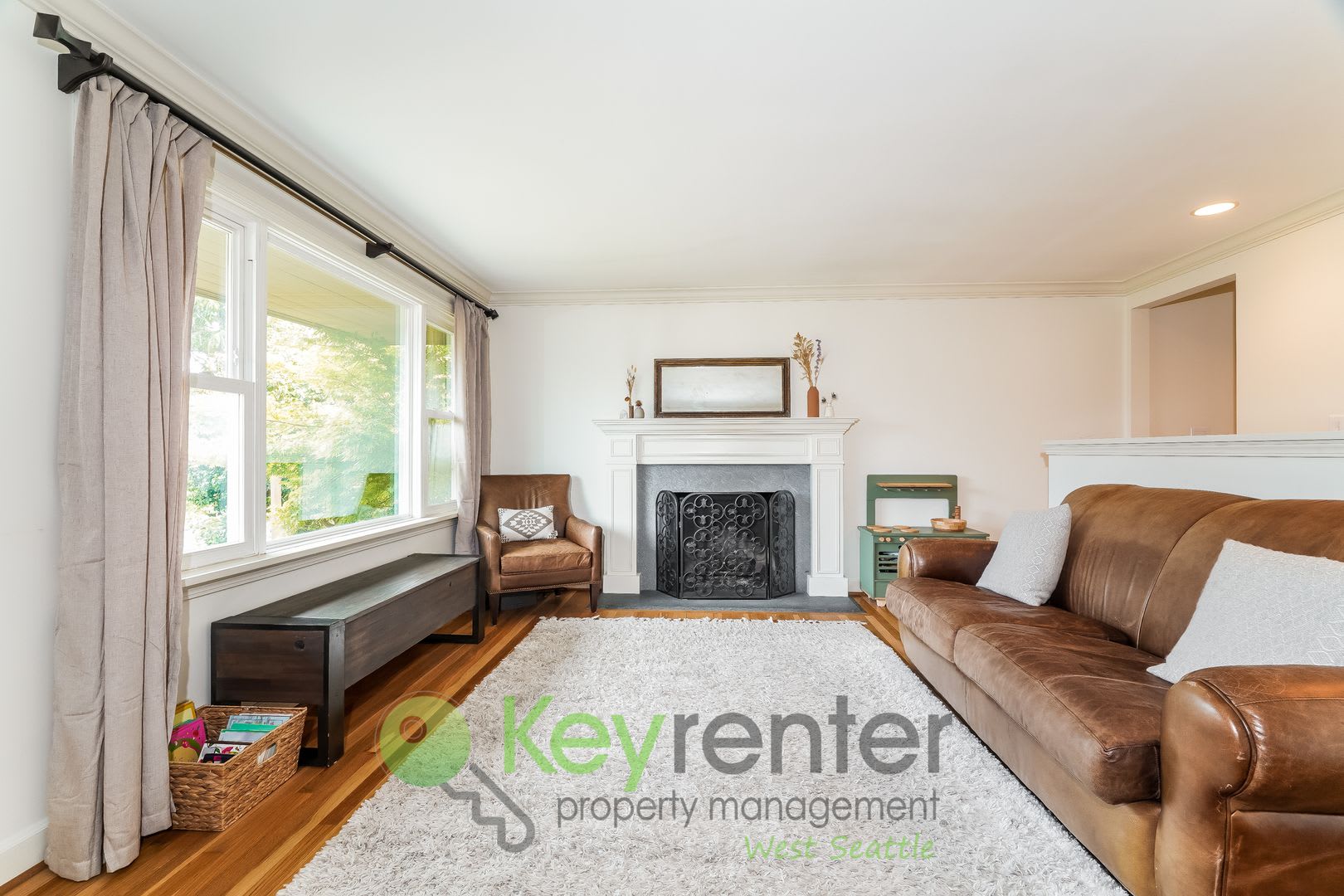 Beautiful 4-Bed, 2.5-Bath with Outdoor Living Perks – photo 3
