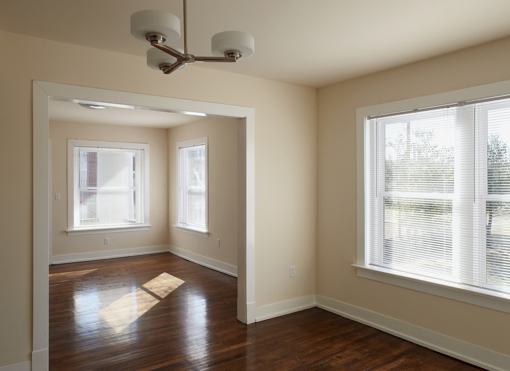 3 Bedroom 2 5 Bath Townhome With 2 Car Garage – photo 5