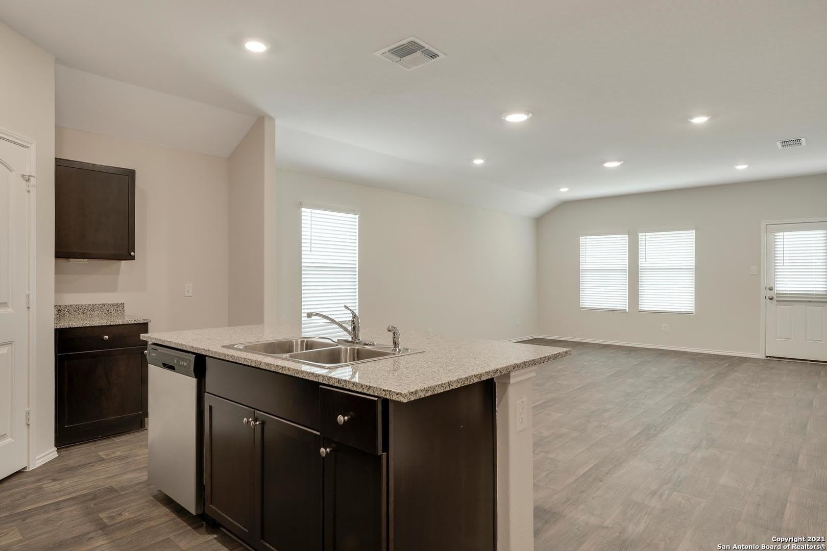 728 ARMADILLO DR – photo 5