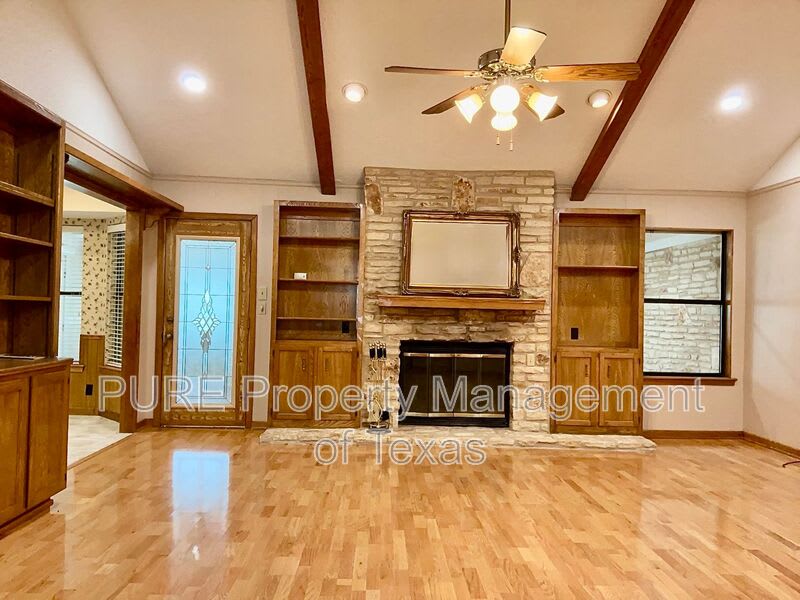 201 Oakwood Dr – photo 3