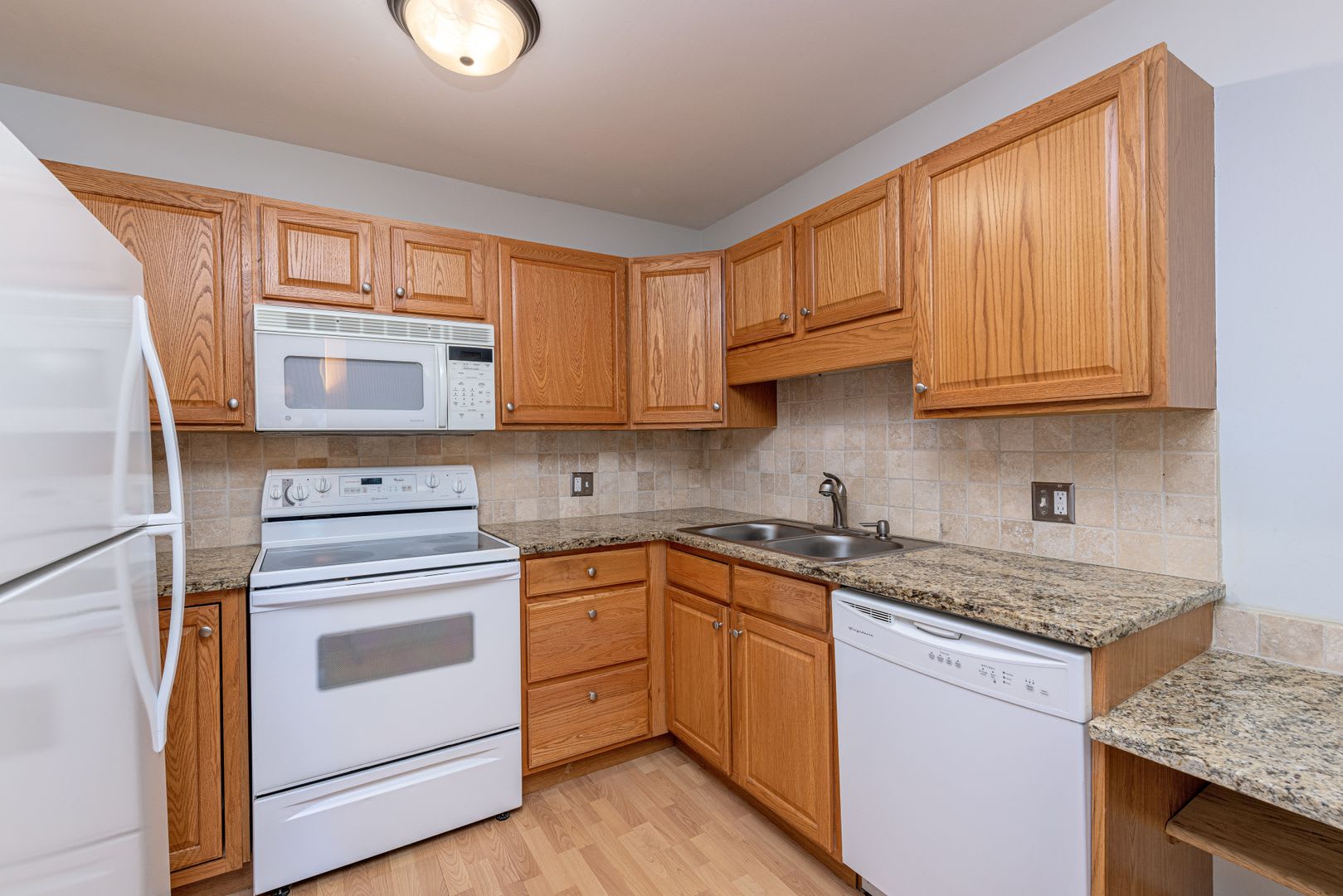 JUST LISTED: 2BDR/2BTH CONDO IN HEATHER GARDENS $2095 Available Oct. 1st – photo 2
