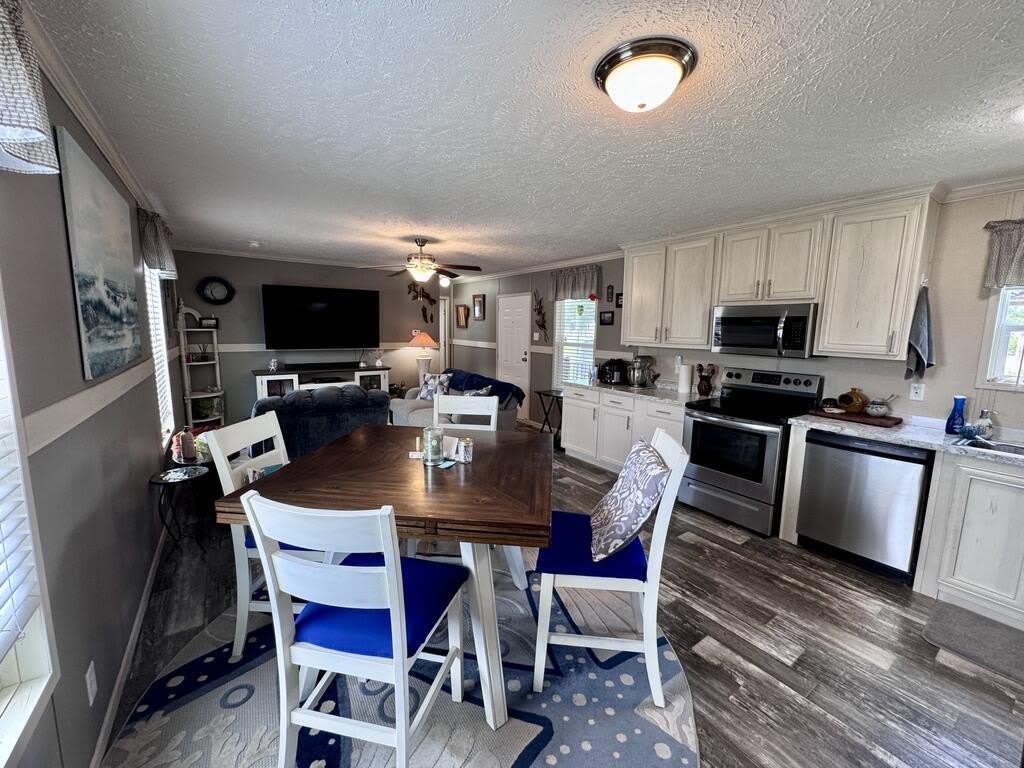 466 Santa Anna St – photo 5
