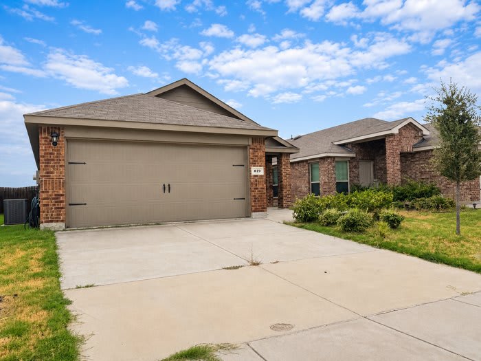 819 Sunrise Lane – photo 2