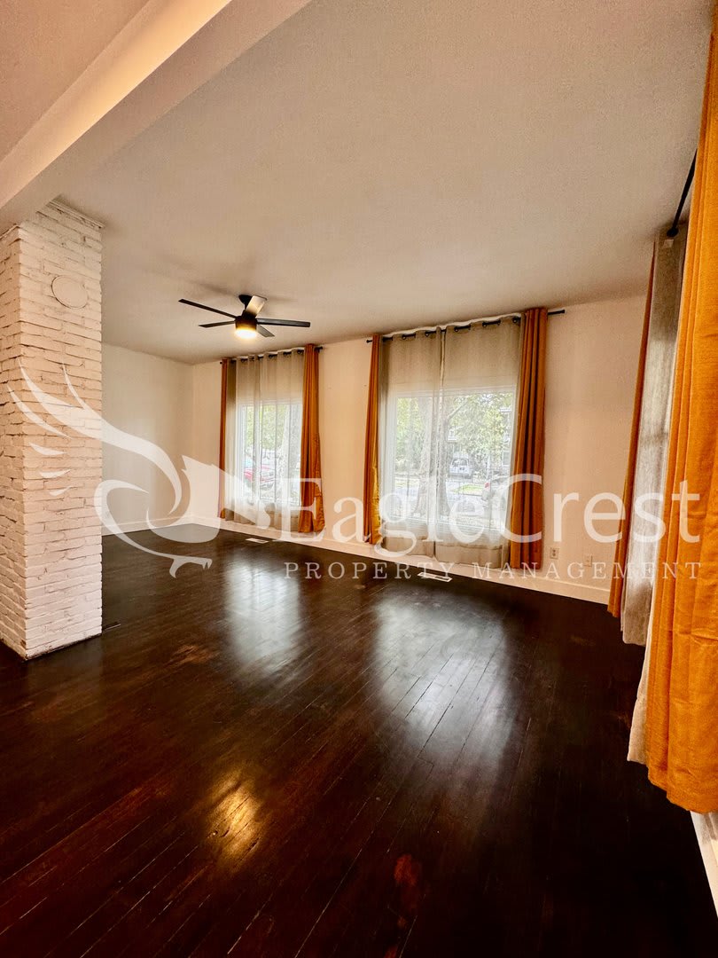 Downtown Walla Walla 4 Bedroom Farmhouse with Modern Comforts $200.00 OFF 2nd MONTHS RENT!!! – photo 4