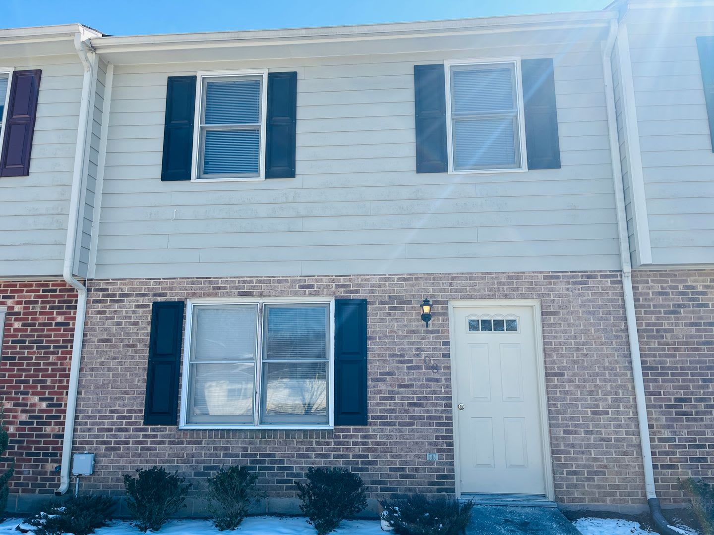3 Bedroom 2 5 Bath Townhouse – photo 1