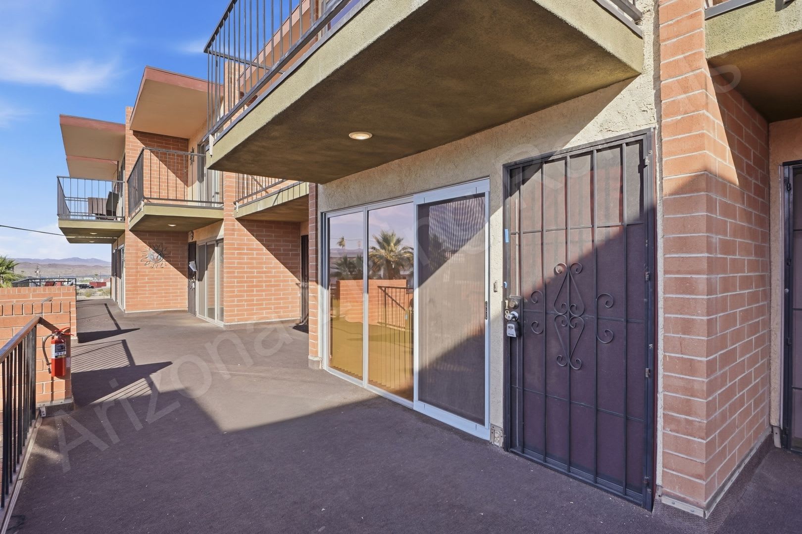 DOWNTOWN LAKEVIEW CONDO – photo 2