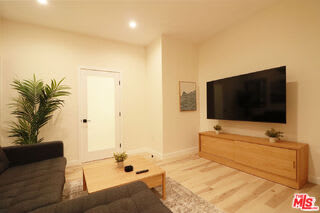 9040 Phyllis Avenue – photo 4