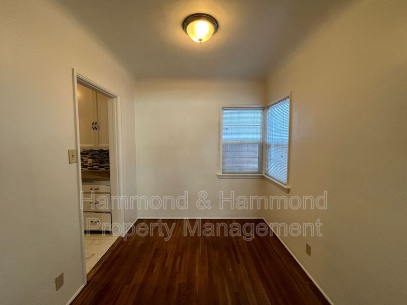 12243 Magnolia Blvd. – photo 4