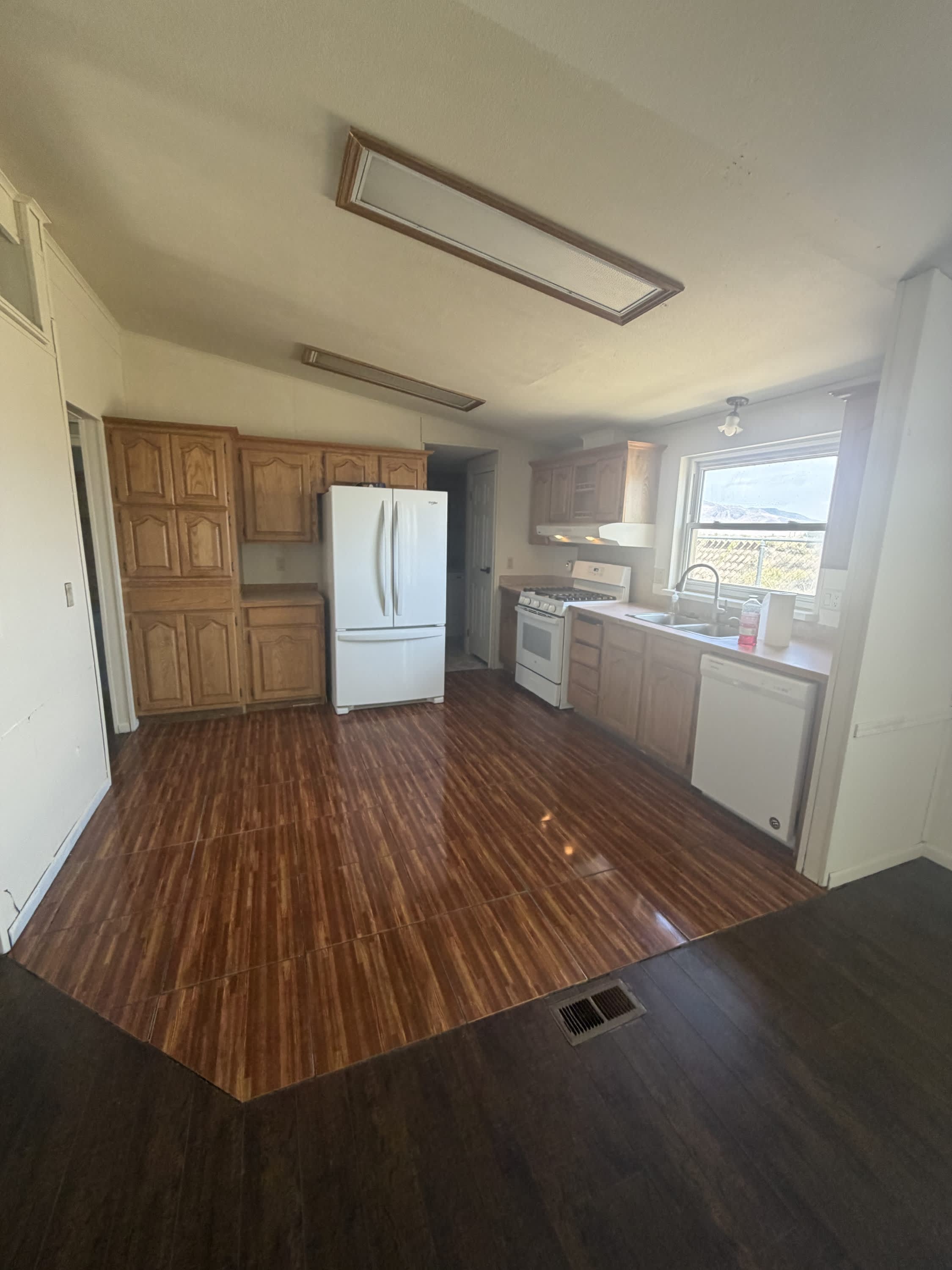 690 Maple Court – photo 4